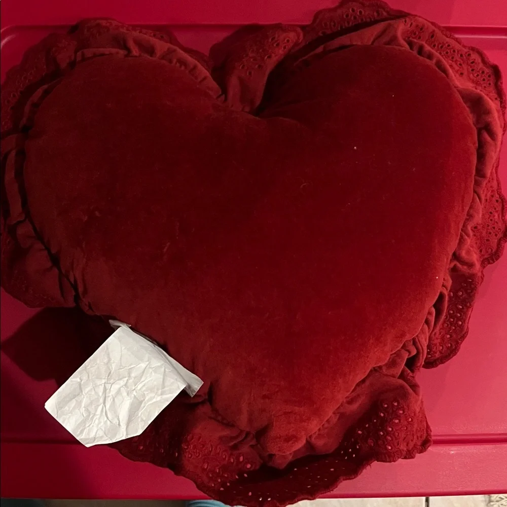 NWT Ruffled eyelid heart pillow threshold
